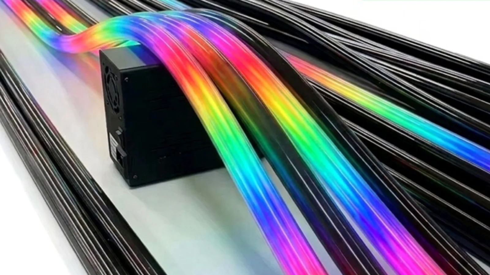 Flex Neon RGB LED Tubes in schwarzem Silikon Schlauchgehäuse.