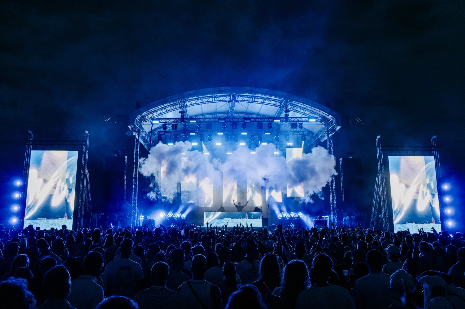 White Rabbit Main-Stage