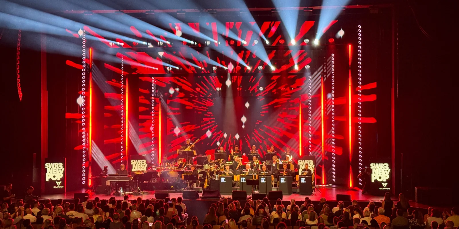 SWR3 New Pop Bühne mit LED Screens und Lichttechnik im Festspielhaus Baden Baden.